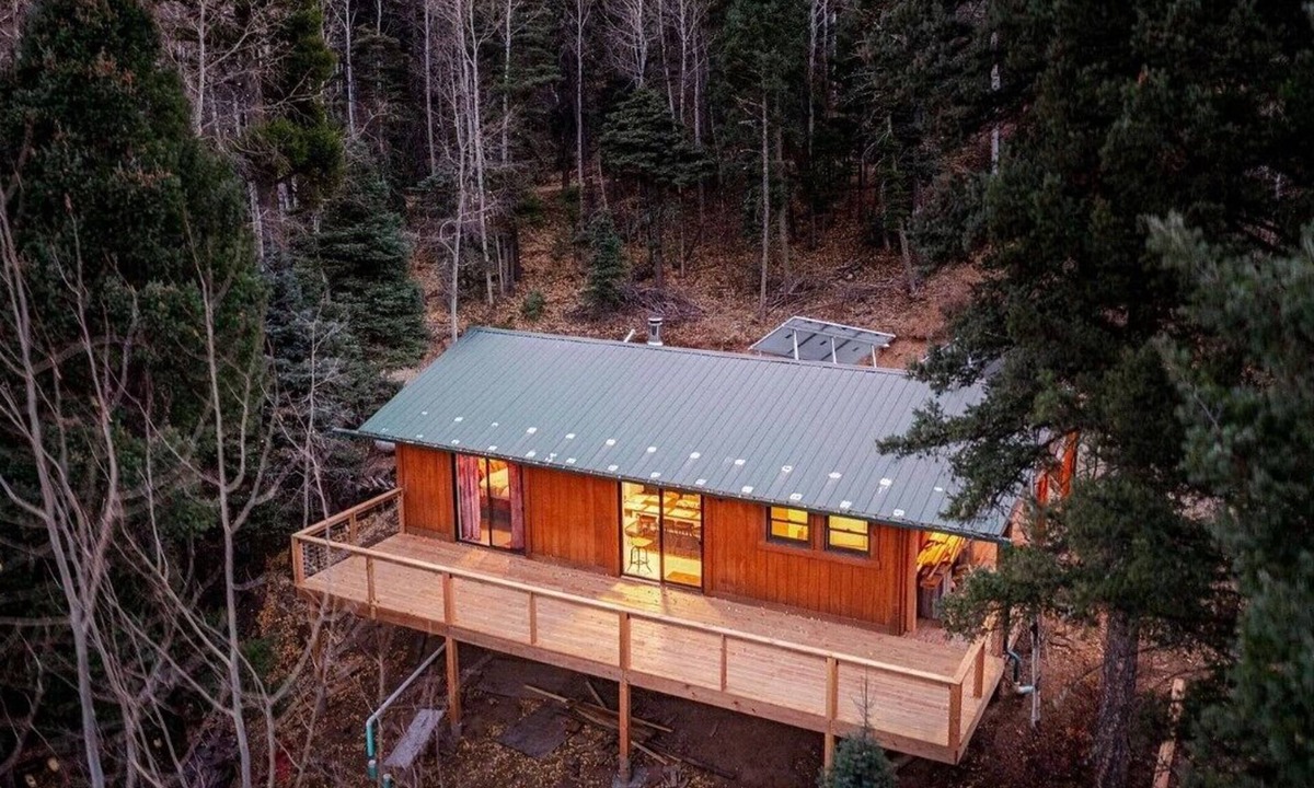 Taos Cabin | Remodeled Cabin Chic 2BR, Solar in Taos Canyon — unplug, unwind, and enjoy.
