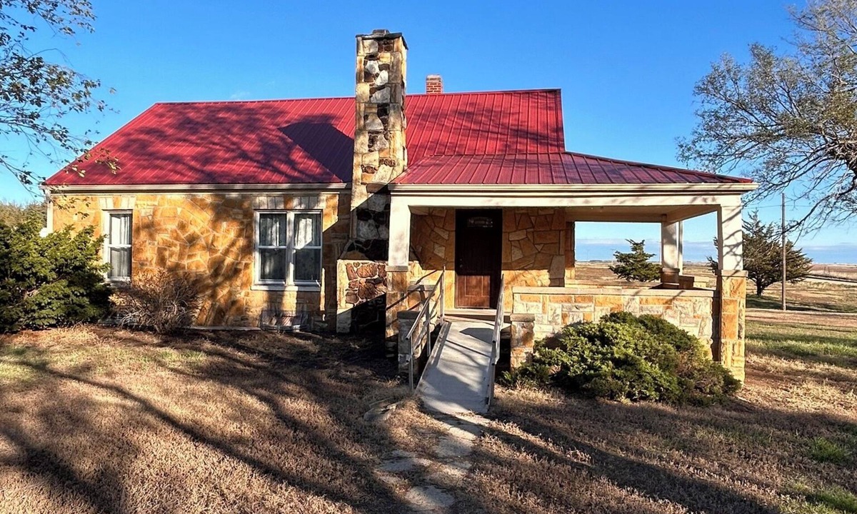 Mitchell County House | Renovated stone farmhouse- Quiet Country Stay