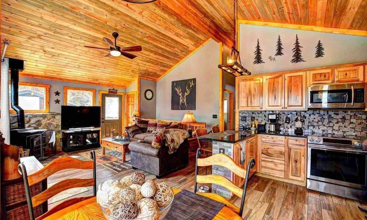 Valley of the Sun Cabin | RidgeviewReverie -with HOT TUB near Fairplay/Breck