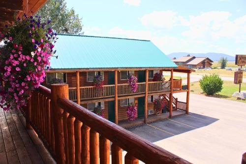 Last Chance Cabin | River Lodge