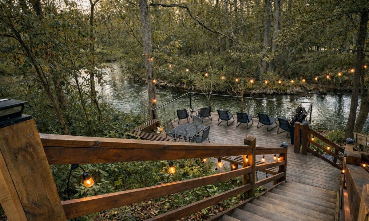 Broken Bow Cabin | Riverfront Modern Cabin/Pickle Ball/Slide/Shuffleboard/Outdoor Shower