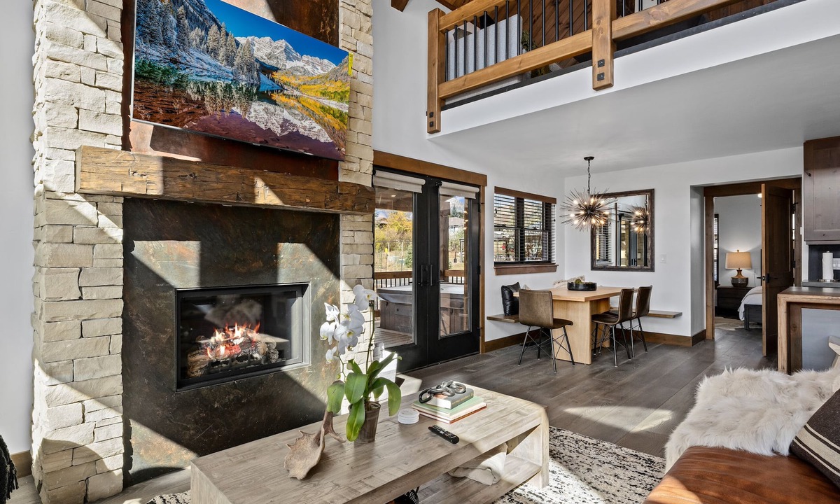 Estes Park Cabin | Rocky Mountain Gem! Fireplace and Private Jacuzzi, Two Large patios,