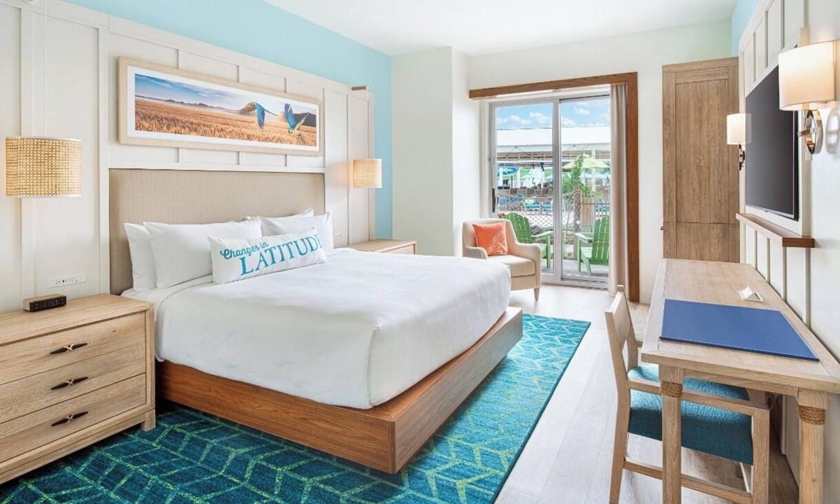 I-435 West KC-KS Hotel | Room with Vibrant Décor, Private Patio - w/Live Entertainment