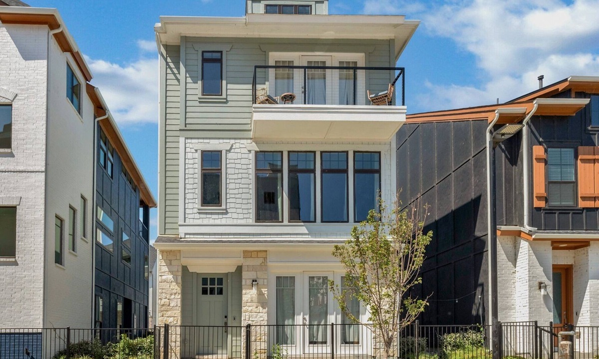 Rowlett House | Rowlett Gorgeous Three-Story Lakehouse with Views!