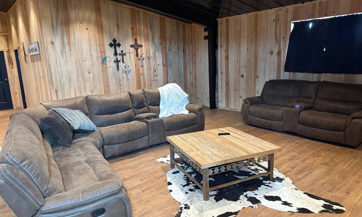 Winston Cabin | Rustic 4 bedroom 3 bath cabin in Winston new build modern amenities