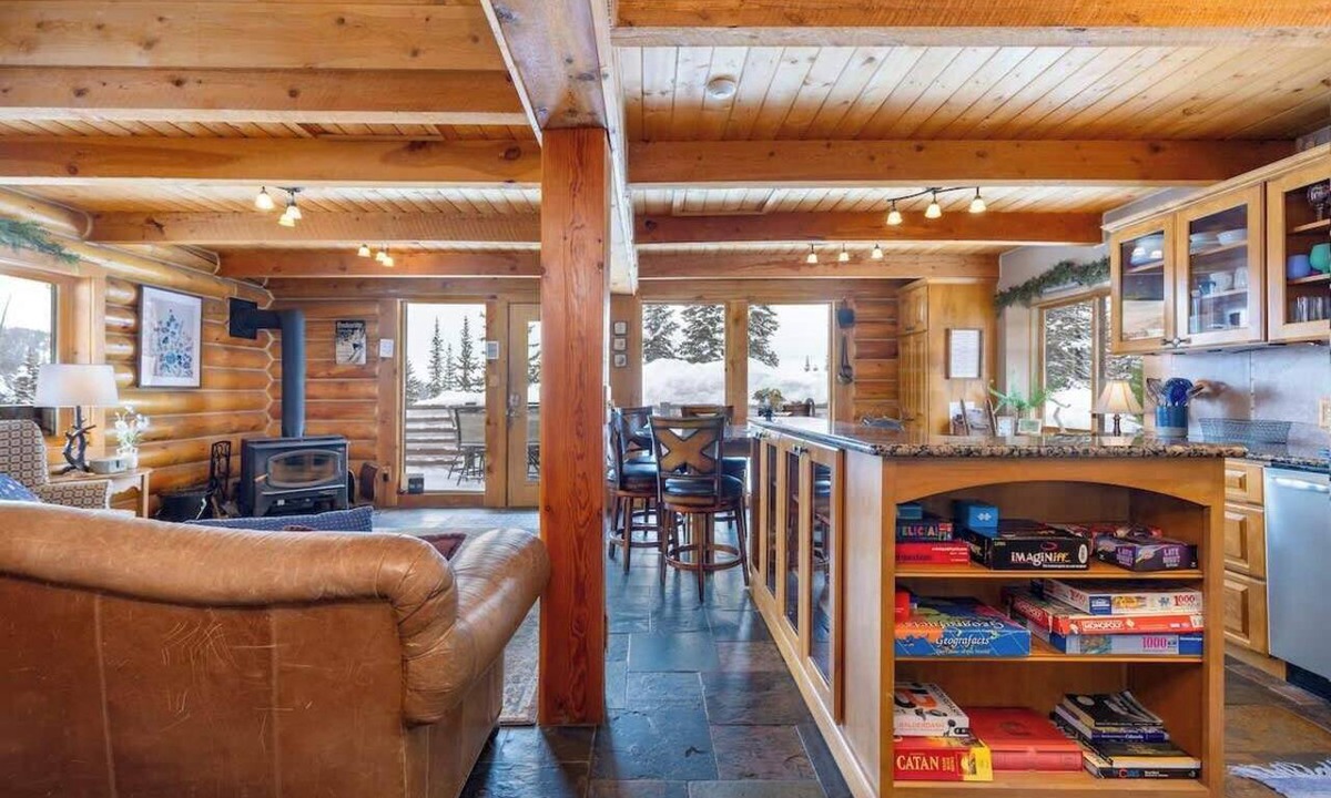 Quandary Village Cabin | Rustic Breckenridge Cabin w/Hot Tub & Forest View