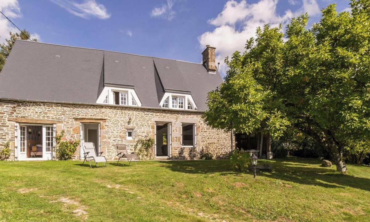 Sourdeval Cottage | Rustic house with garden - 4 guests