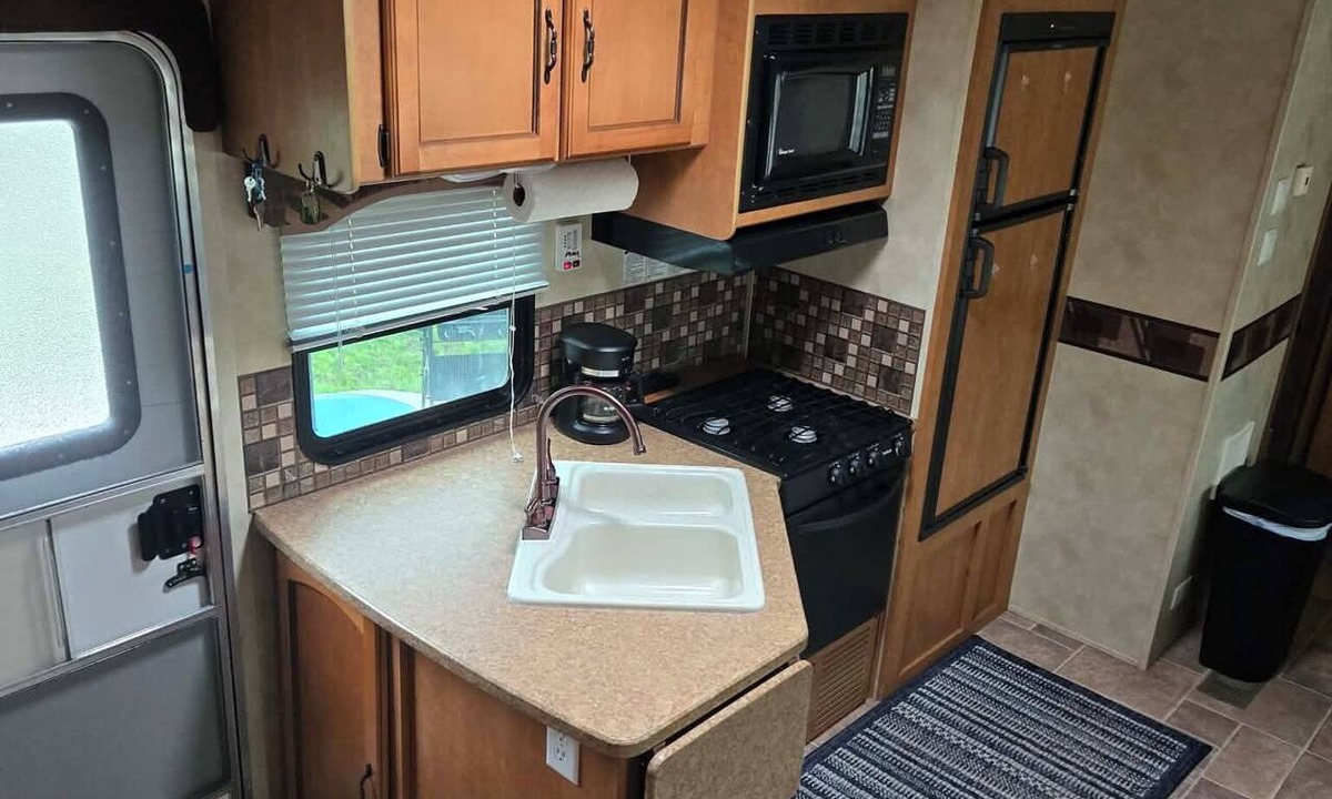 Mason City RV Rental | RV Bunkhouse on the River