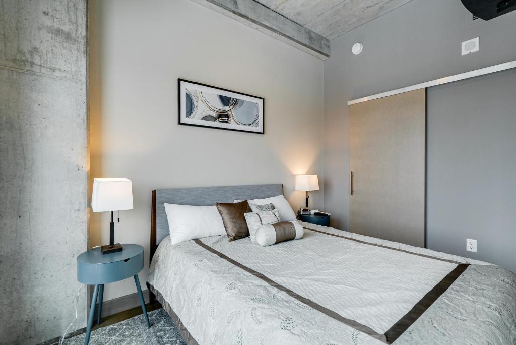 Warehouse District Apartment | Sable 803 - Alcove