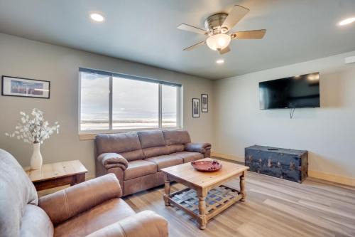 Saratoga House | Saratoga Retreat ~ 3 Mi to Saratoga Lake!