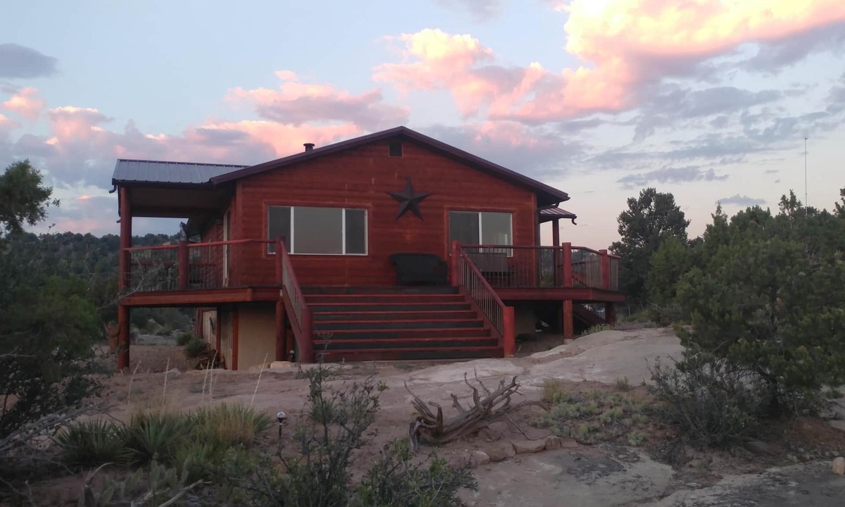 Duchesne Cabin | Secluded Cabin+ 40 acres by Starvation! Free State Park Pass to use during stay!