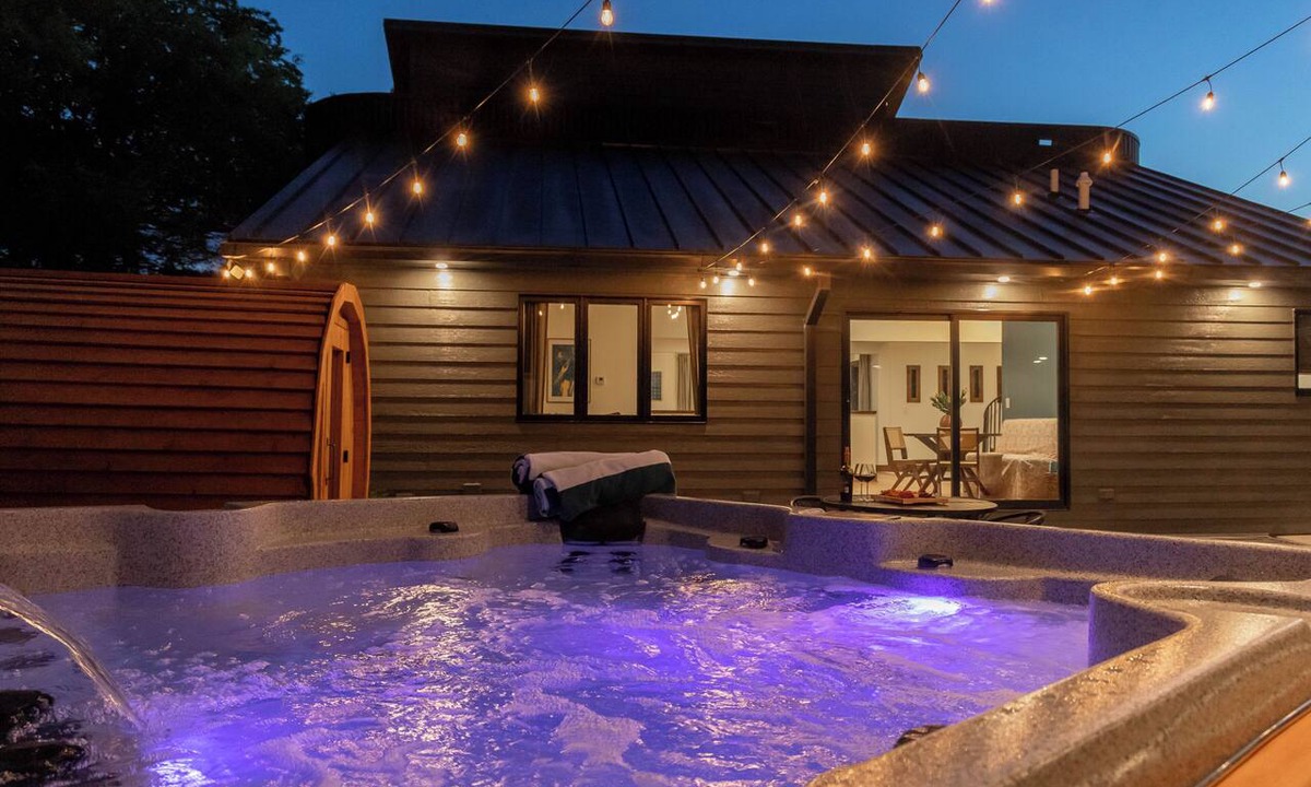 Manhattan House | Secluded Home: Hot Tub, Sauna, 5 bed/5 Bath, Large Patio