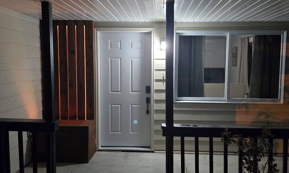 Potter House | Serene 2-bedroom house with AC and garage in charming Potter.
