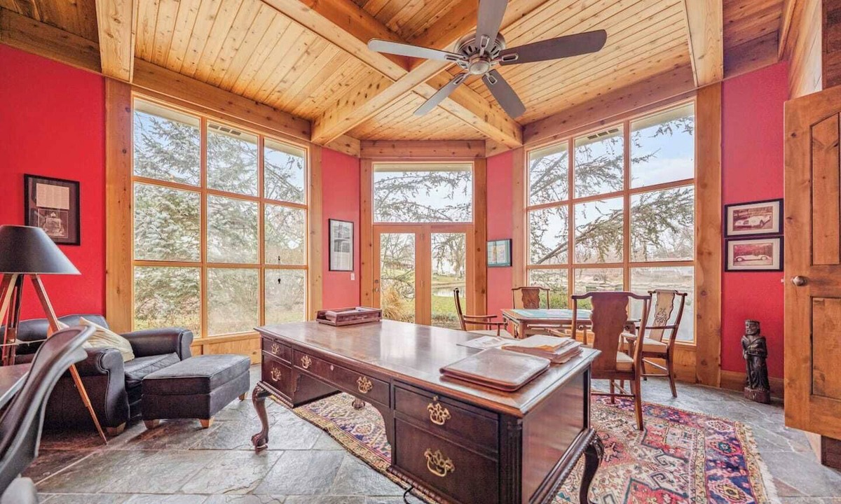 Leawood House | Serene 4BR Lake House in Upscale Leawood