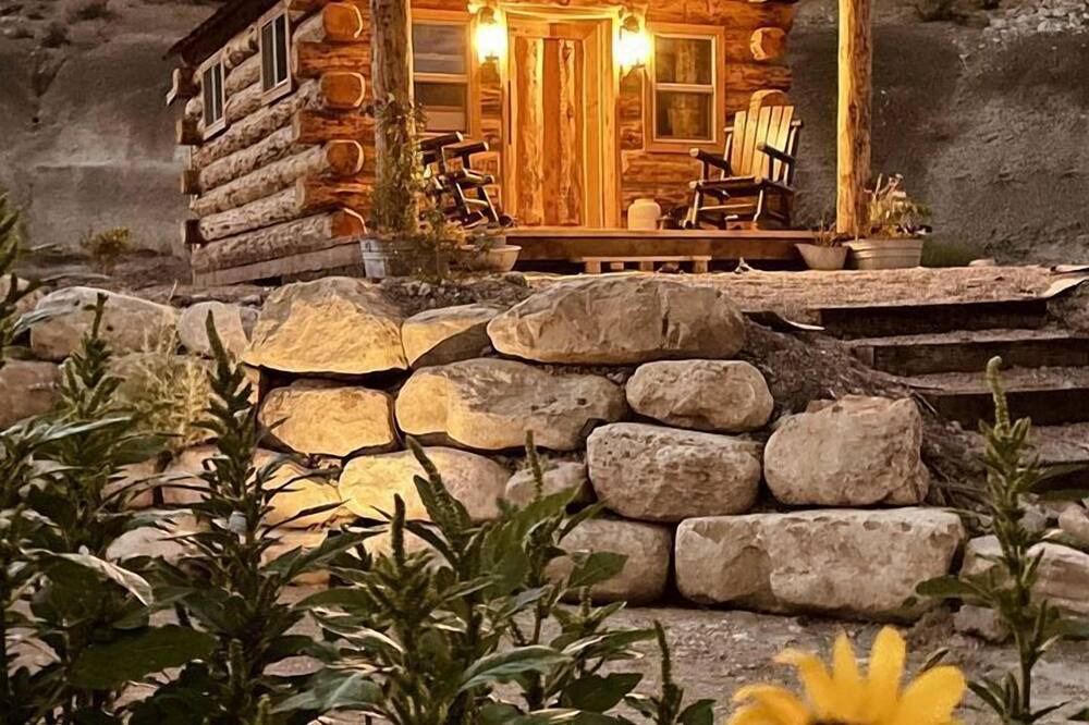 Zion National Park East Entrance Cabin | Serene Western Cabin with 23 Private Acres & Stargazing Near Zion National Park, Mount Carmel, Utah