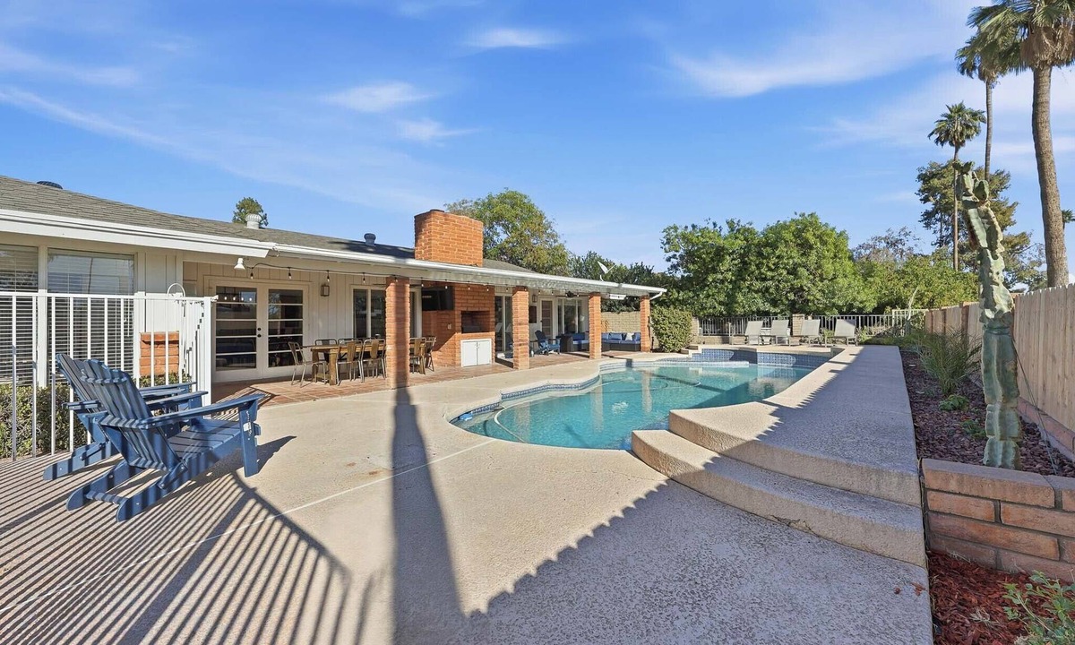 Shalimar House | Shalimar - HUGE HOME- ASU-6 bed 3 bath-Heated Pool