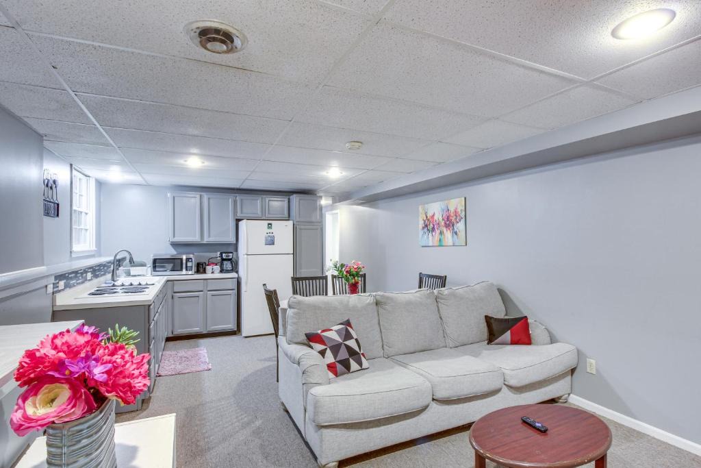 Shawnee Apartment | Shawnee Vacation Rental ~ 11 Mi to Kansas City!