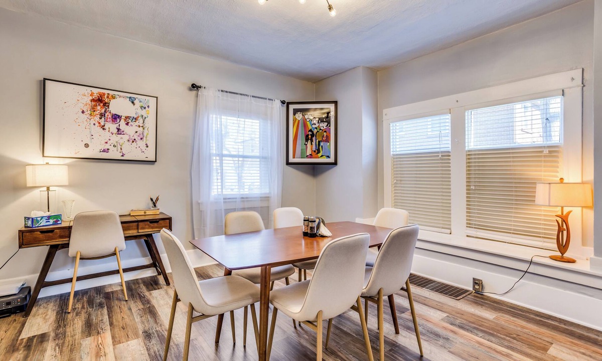 College Hill House | Short Walk to Wesley Hospital | 3 Beds W/W&D!