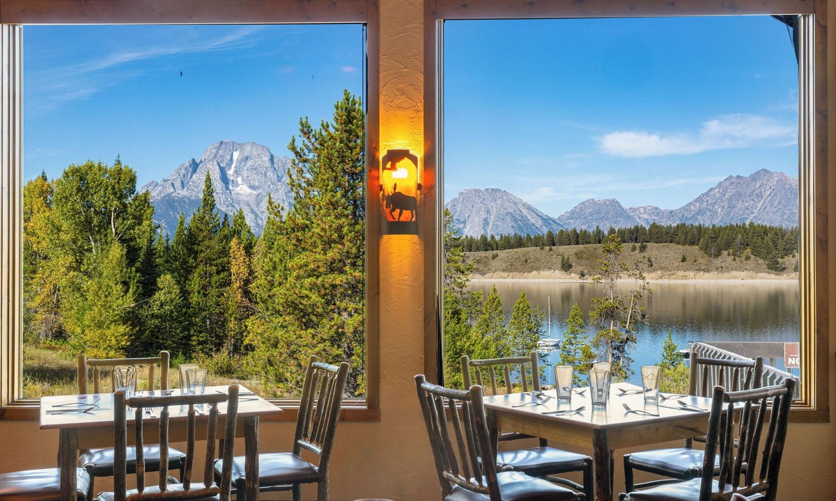 Moose Hotel | Signal Mountain Lodge