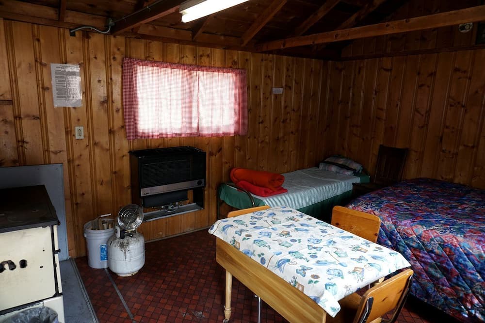 Bellvue Cabin | Simple Mountain Cabin for a Rustic Mountain Retreat near Well Gulch Nature Trail, CO