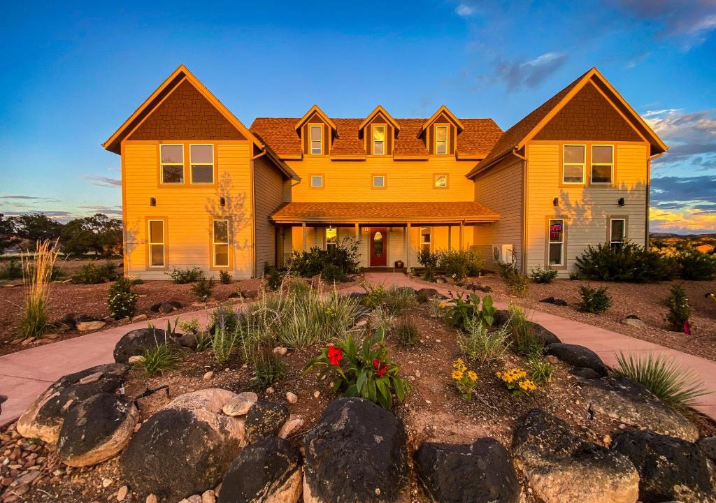 Torrey Bed & Breakfast | SkyRidge Inn