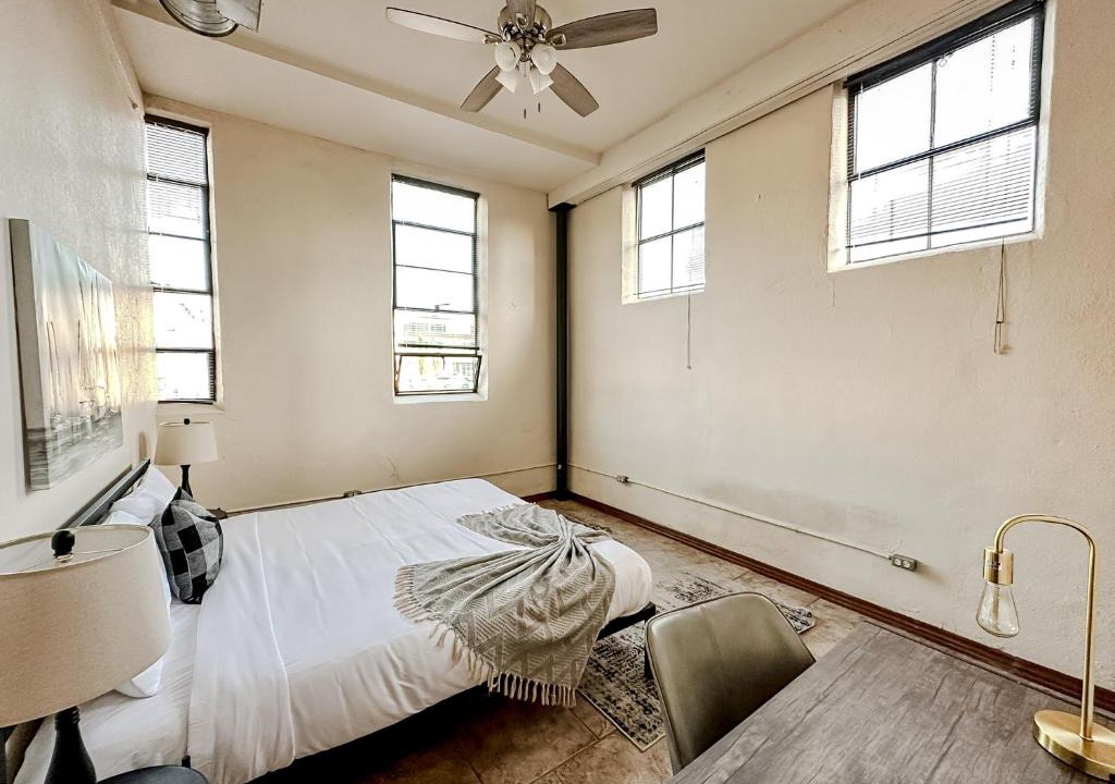 Springfield Apartment | Sleepover 2BD 1BA Condos Downtown Springfield