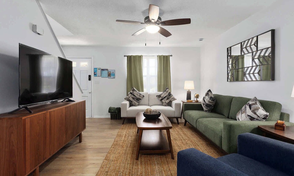 Lenexa House | SLEEPS 10 FencedYard MAJOR INTERNATIONAL SPORTING EVENT Futbol TVS