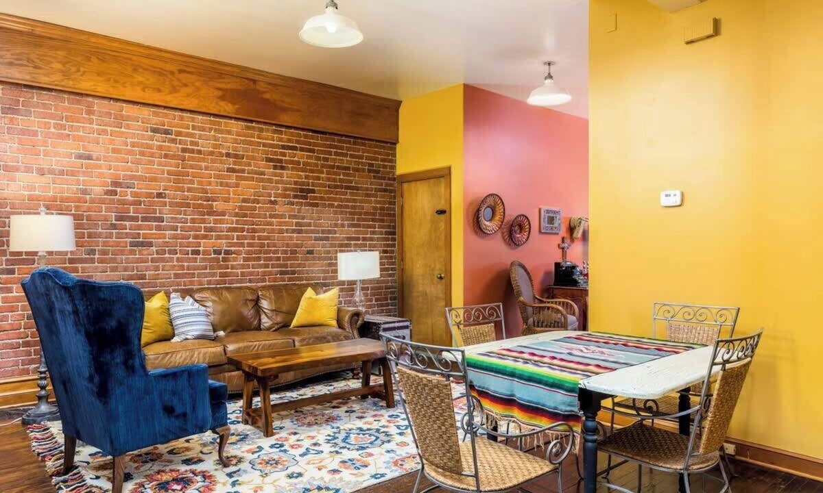 Riverview House | Sleeps 12, 5 King beds, 2 LivingRooms+ 2 Kitchens
