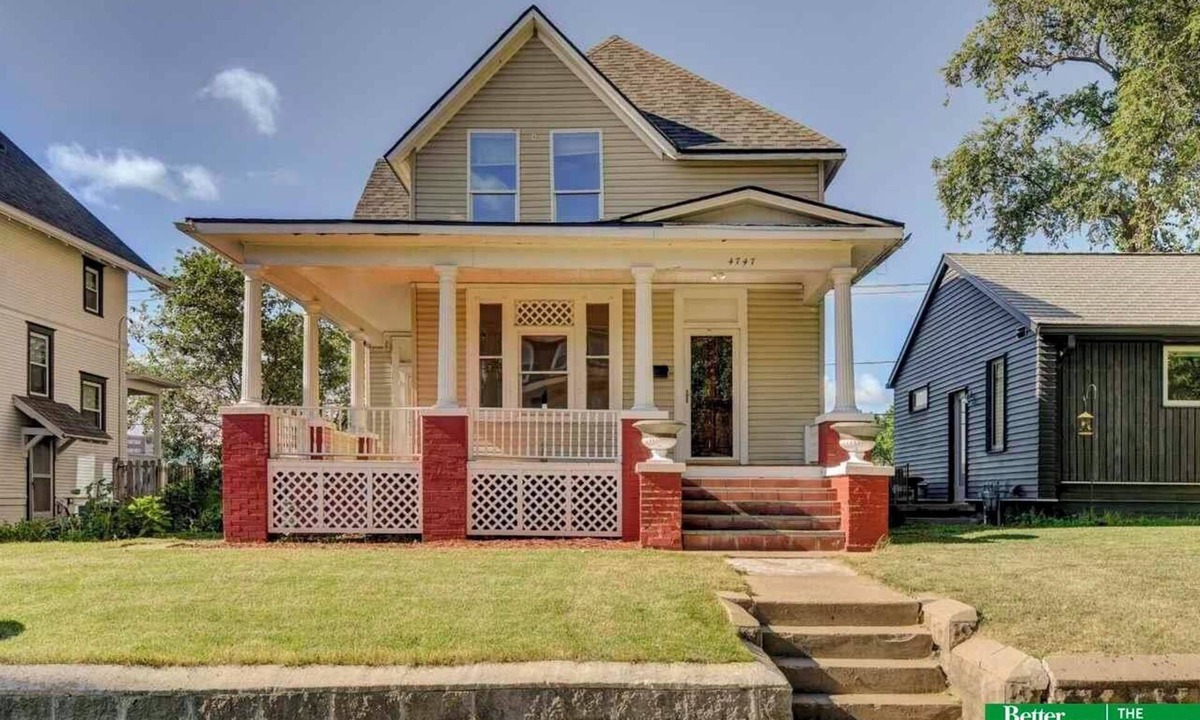 Dundee-Happy Hollow Historic District House | Sleeps 12 King Bed Near Zoo, Dundee & Blackstone