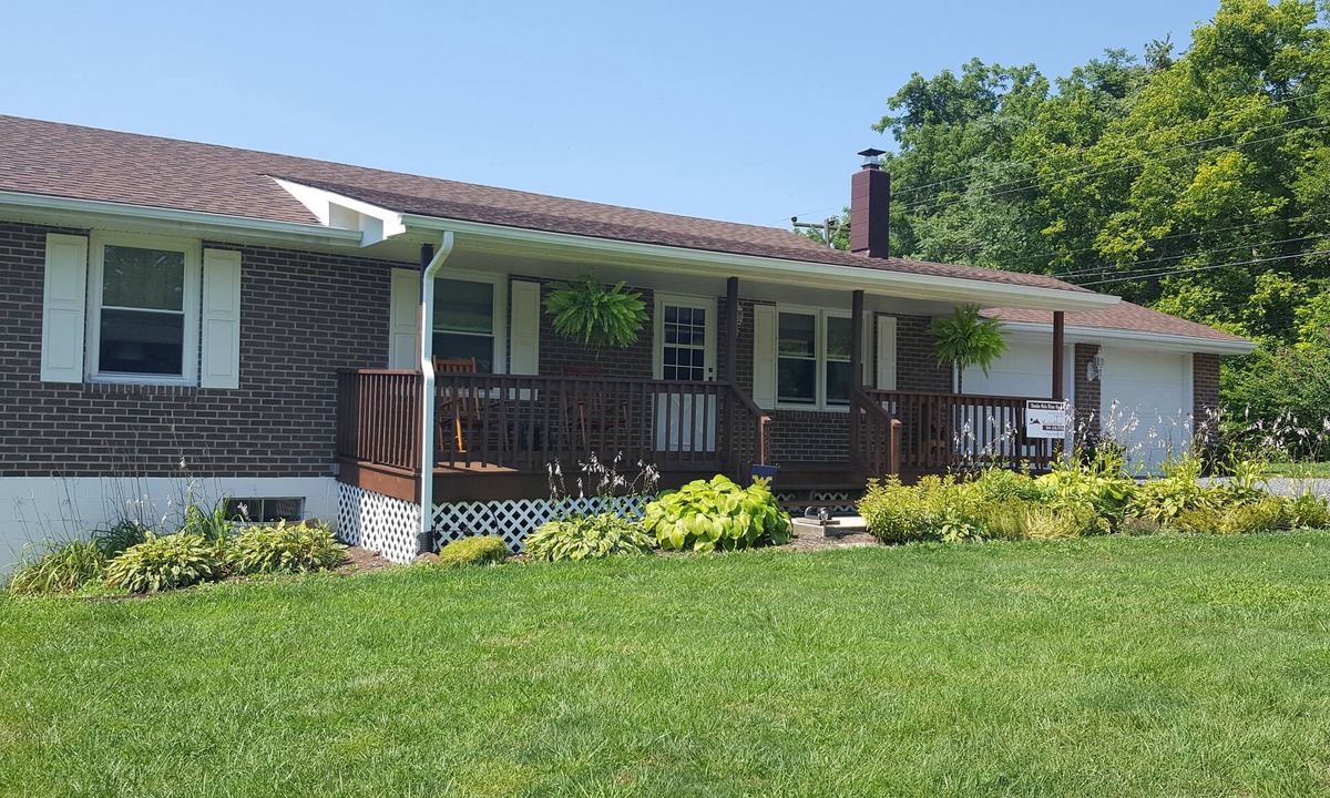 Upper Tract House | Smoke Hole Riverhouse