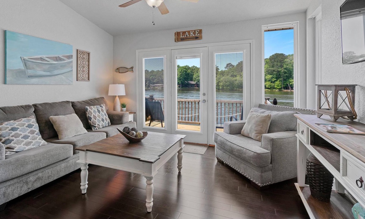 Mid America Condo | Solar Eclipse Rental Available!