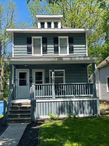 Lansing Apartment | Spacious 1 Bedroom Duplex