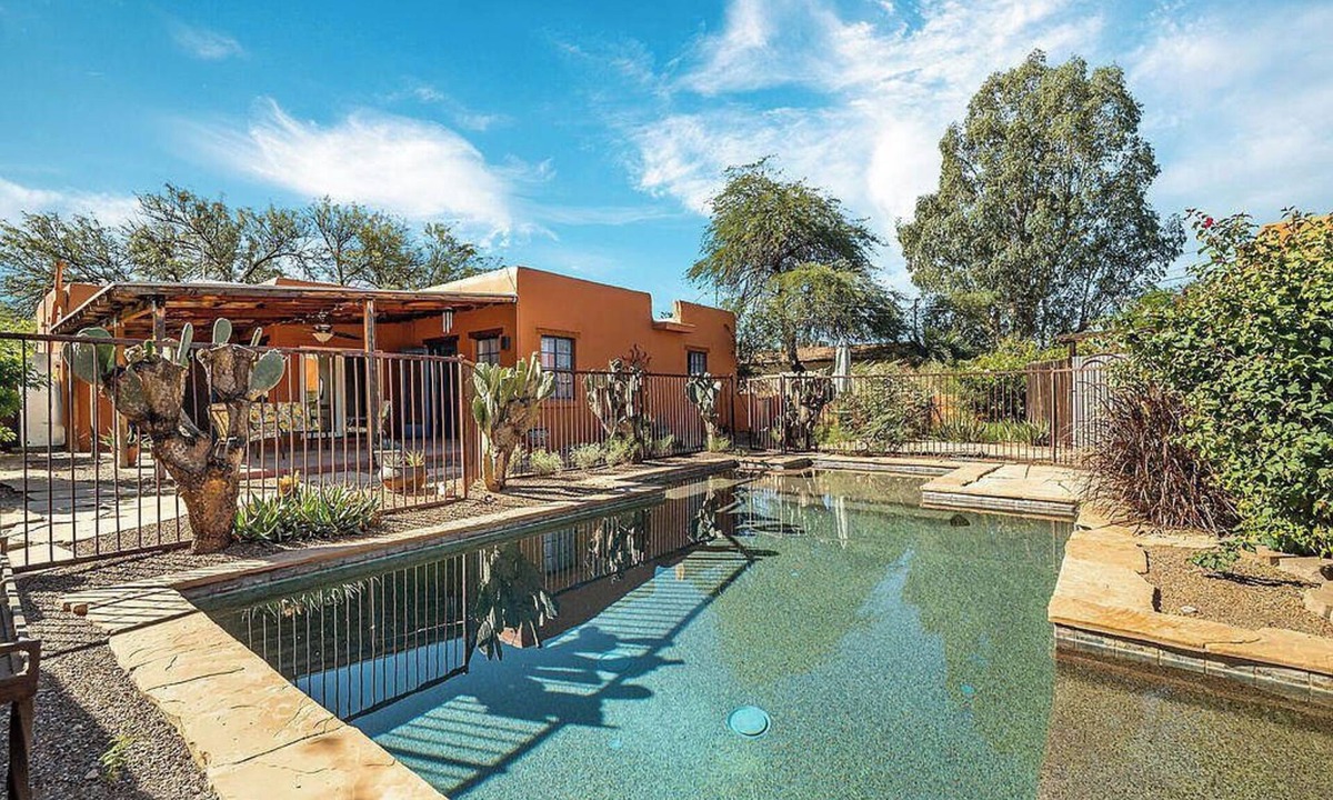 Blenman-Elm House | Spacious 3BR/1BA Private Pool Oasis Near UofA