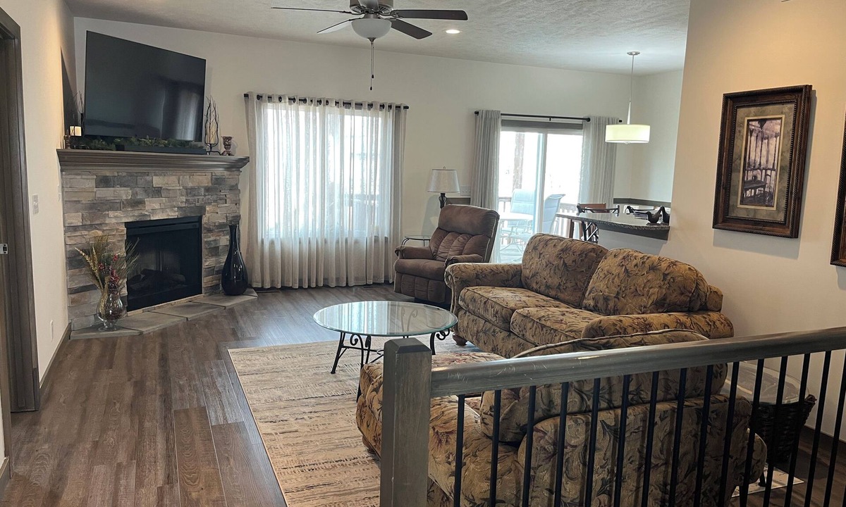 Lincoln House | Spacious 4-bedroom house with AC, WiFi in NW Lincoln