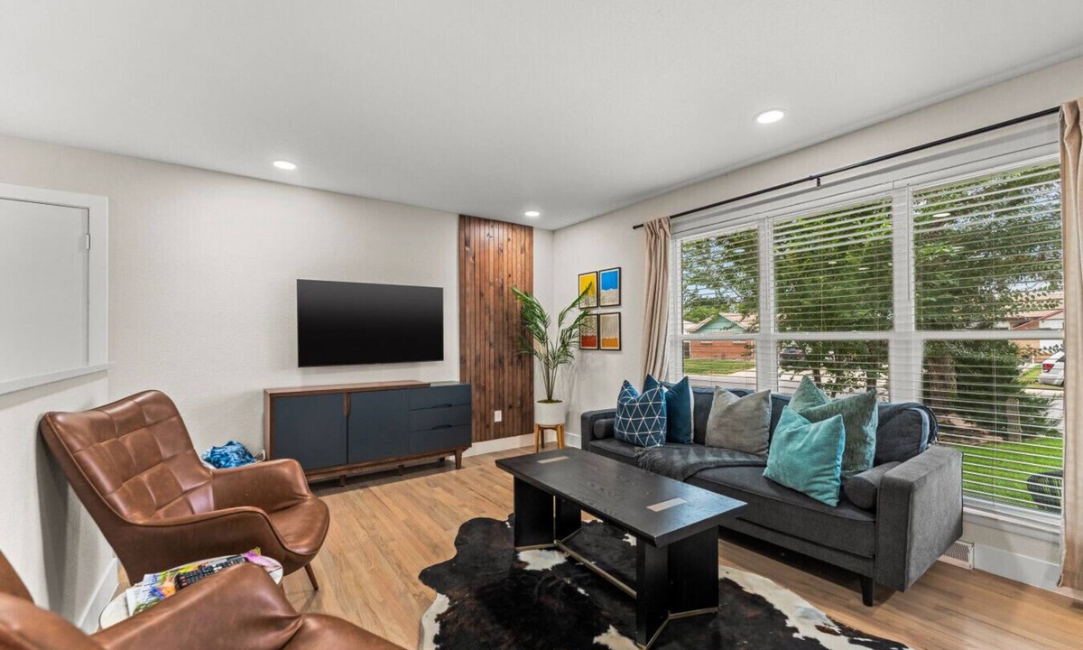Dupont Apartment | Spacious 5-Bed Home with Hot Tub