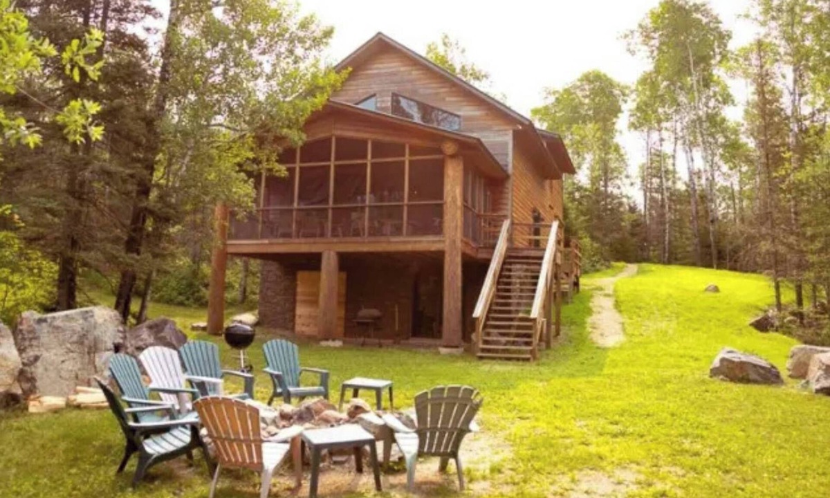Ely Cabin | Spacious Cabin on the lake