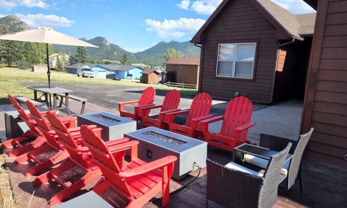 Estes Park House | Spacious Family Getaway, King Beds, Hot Tub, RMNP