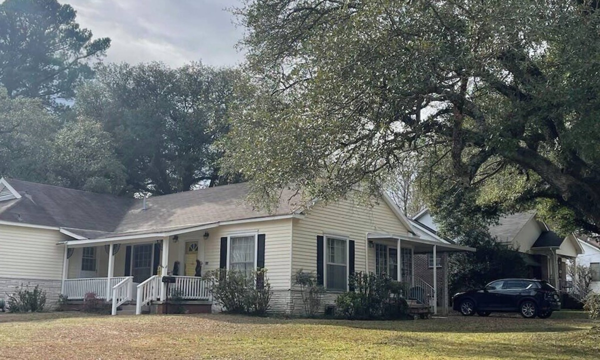 Springhill House | Spacious Historic 1940's Restored Home