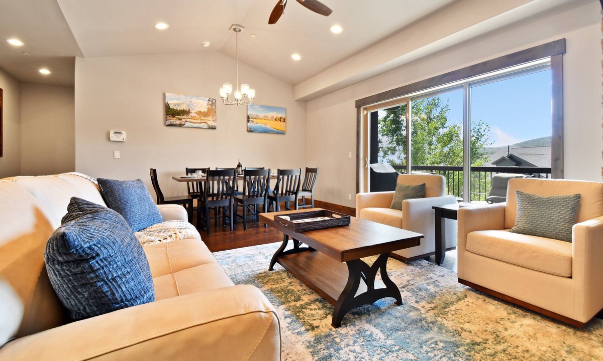 Snowbird House | Spacious Jordanelle Retreat, Minutes to Deer Valley and Park City, Private Hot Tub, Mountain View