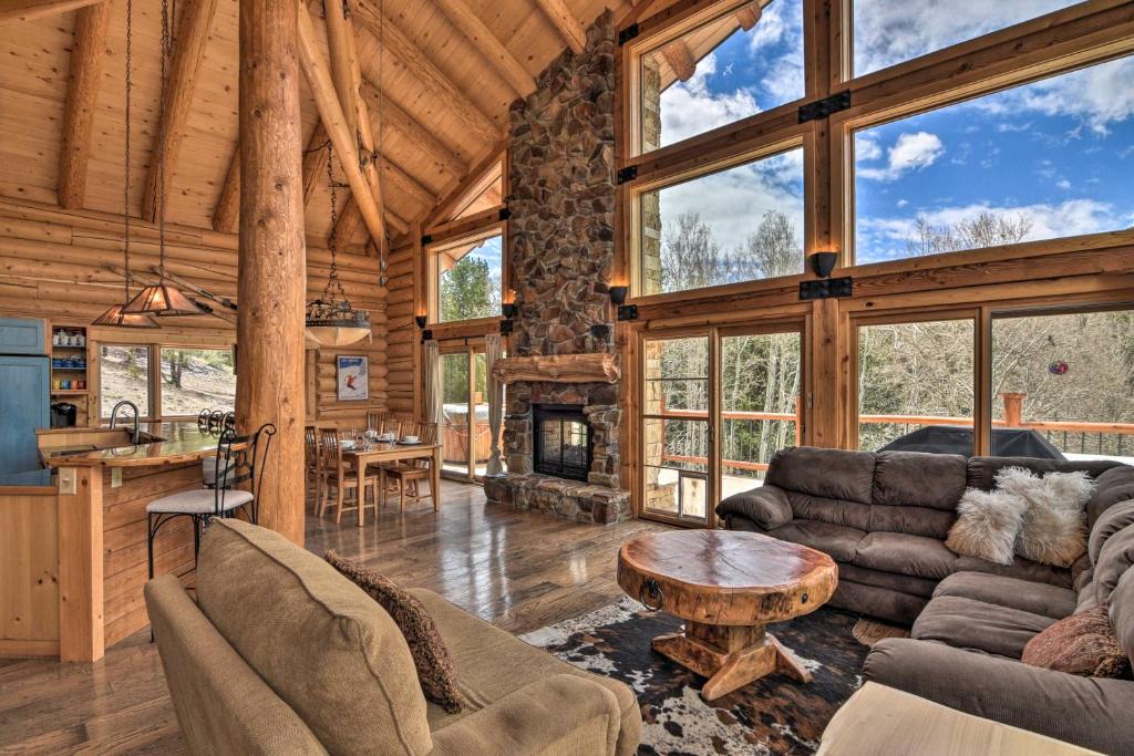 Villa Grove House | Spacious, Luxe Cabin w/Mtn Views, Sauna & More!