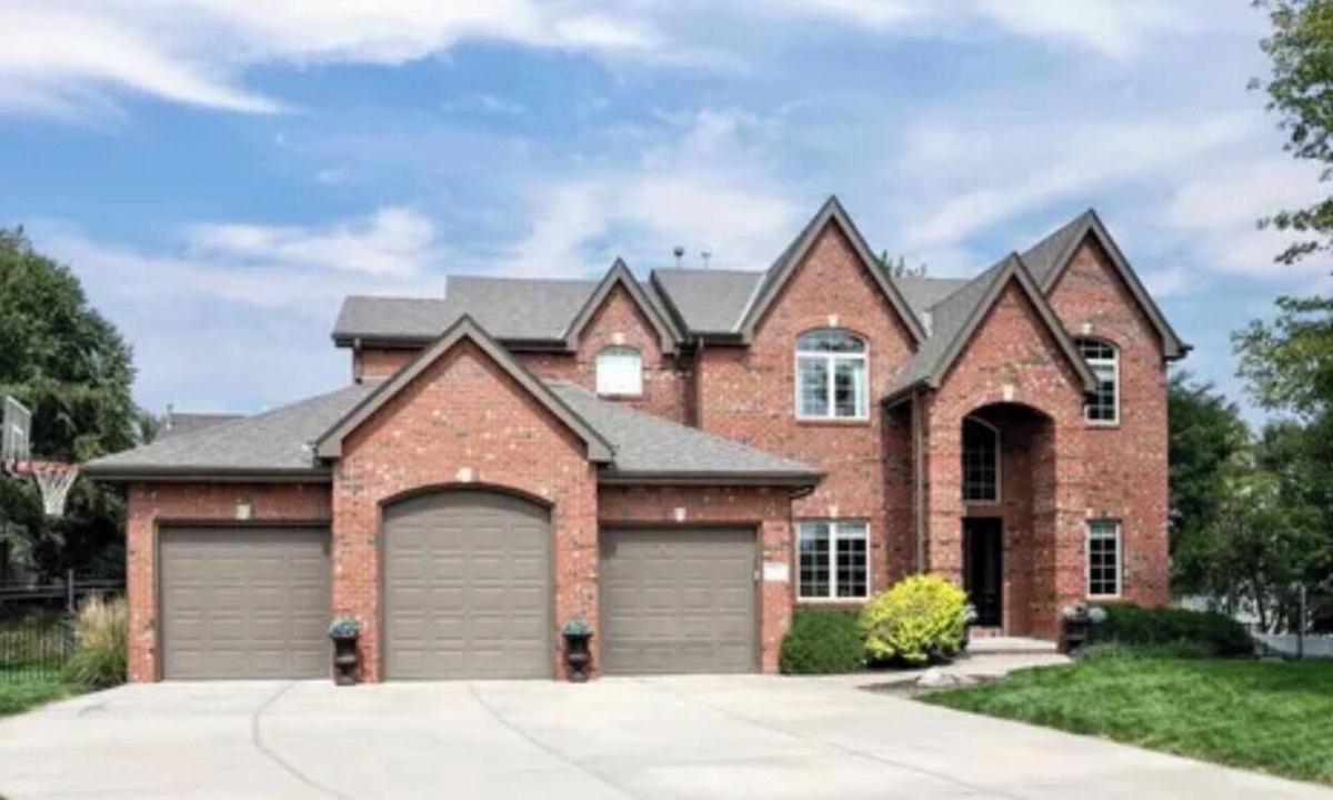 Omaha House | Spacious Luxury Retreat~ Relax & Feel at Home