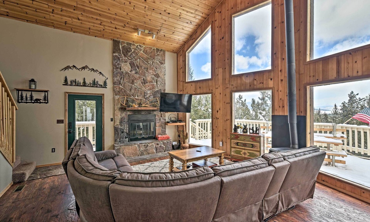 Angel Fire Cabin | Spacious Mountain-View Cabin By Angel Fire Resort