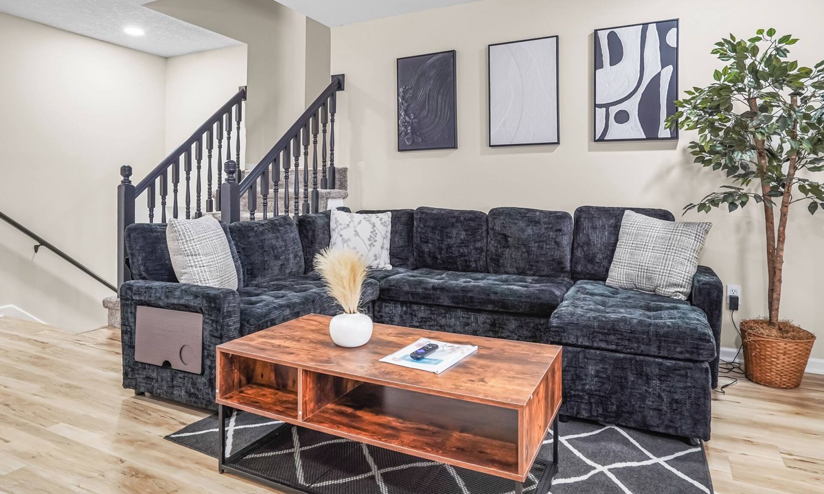 Olathe Condo | Spacious Olathe Family Home 4BR 3Baths Sleeps 12 Big group