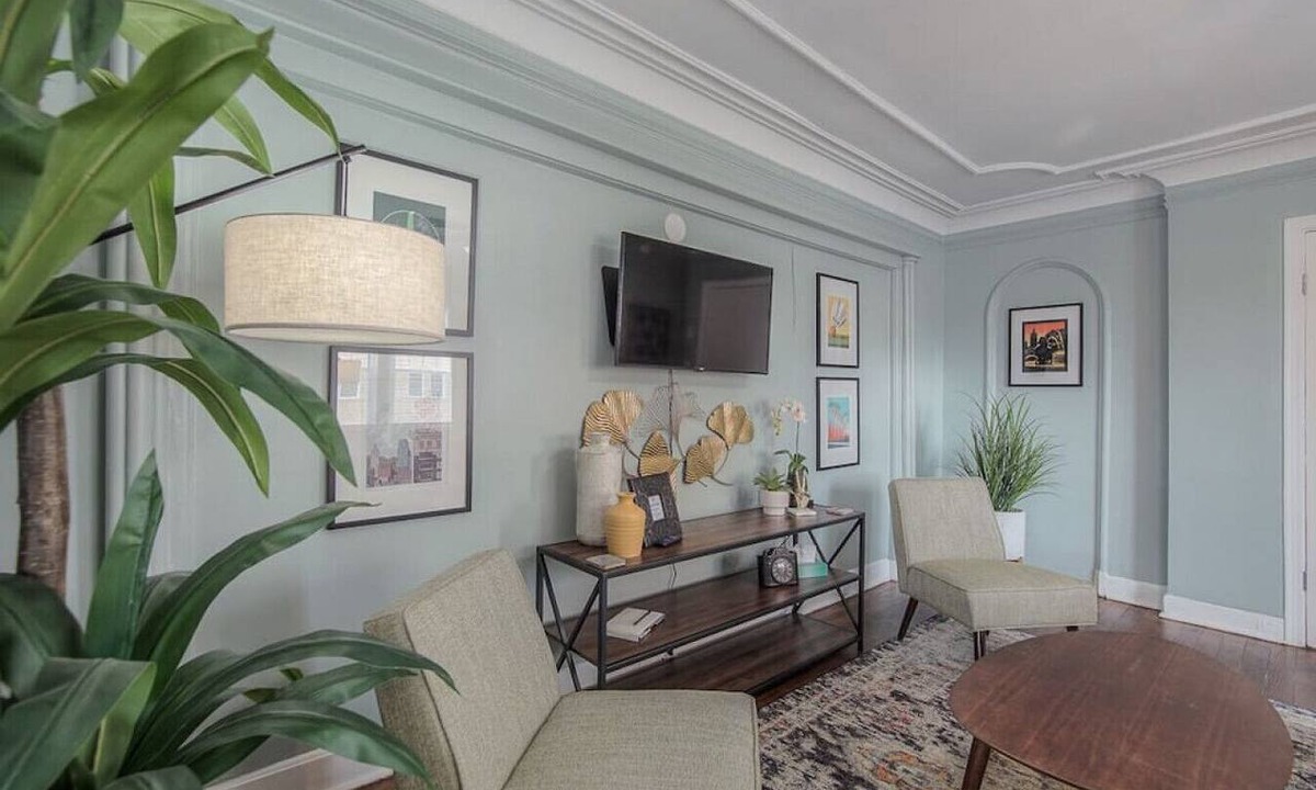 Southmoreland Apartment | Spacious Plaza Stay: 1bd/1ba