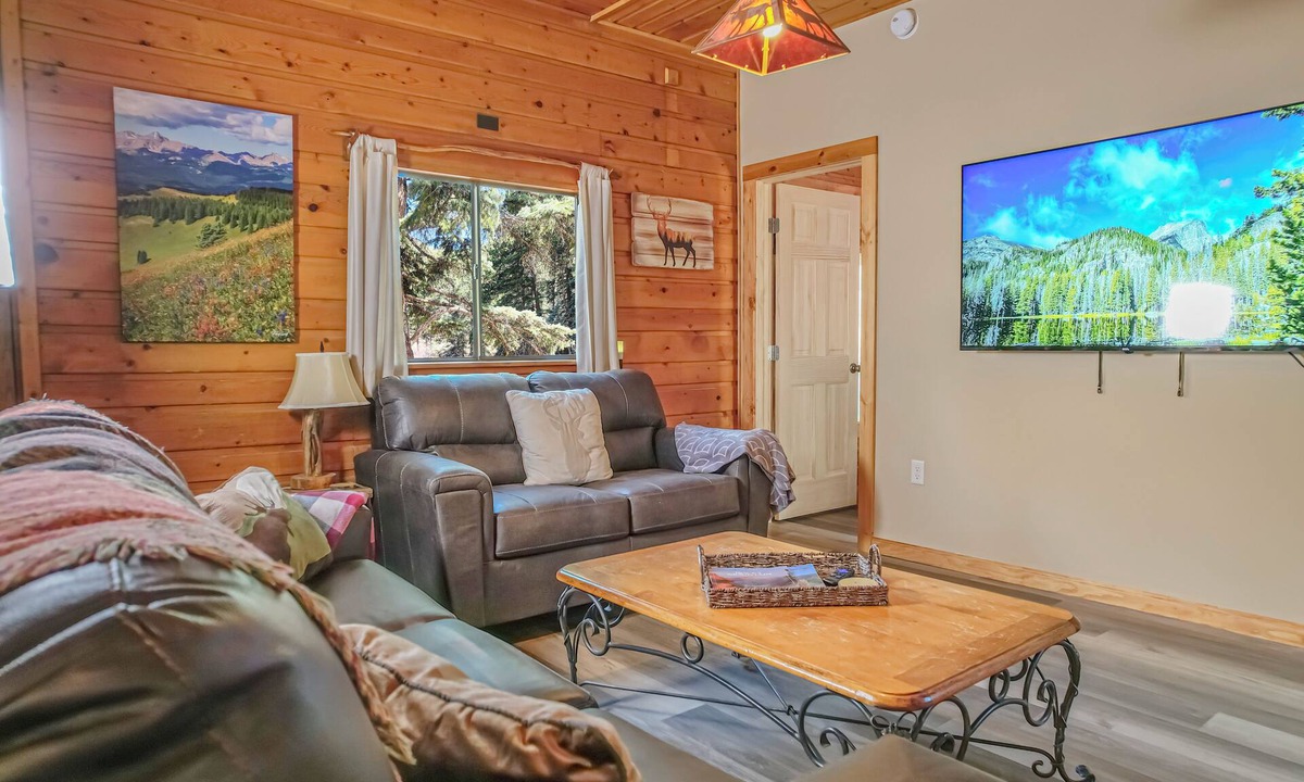 Estes Park Cabin | Spacious Rustic Family Cabin Near River & RMNP - PowWow