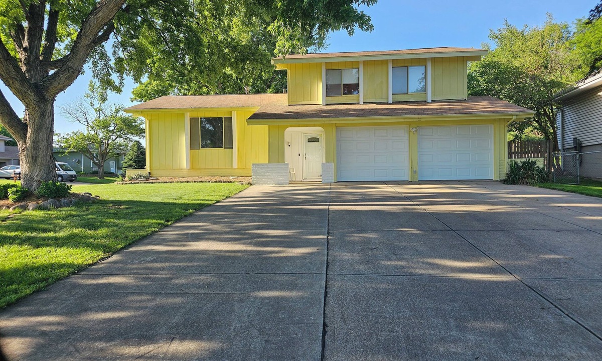 Millard House | Spacious SW Omaha Home Near I-80, Garage Game Room, Family-Friendly, Safe Area!