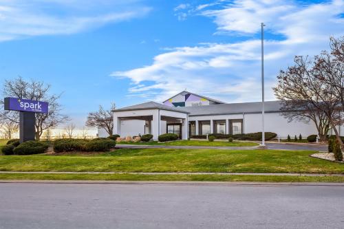 Bettendorf Hotel | Spark by Hilton Bettendorf Quad Cities