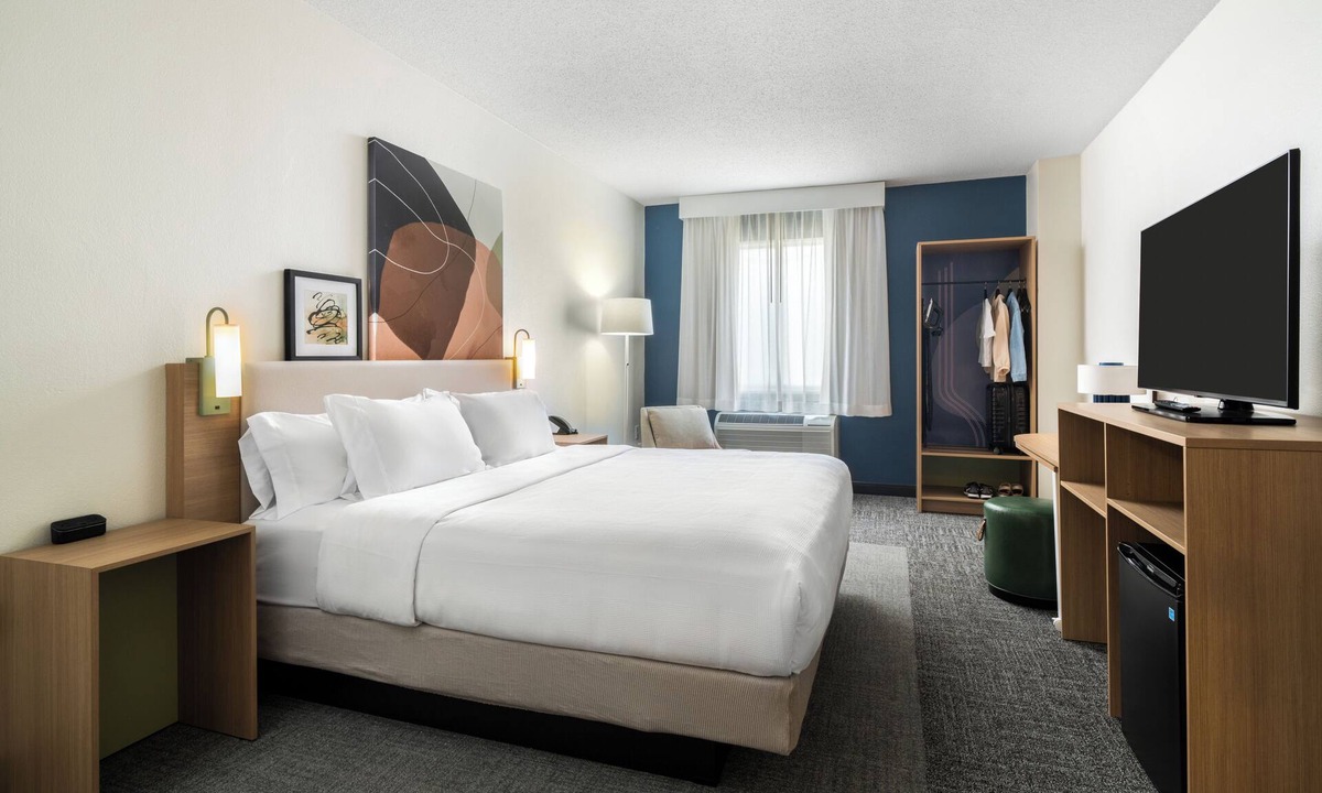 Southmoreland Hotel | Spark by Hilton Kansas City Plaza Streetcar