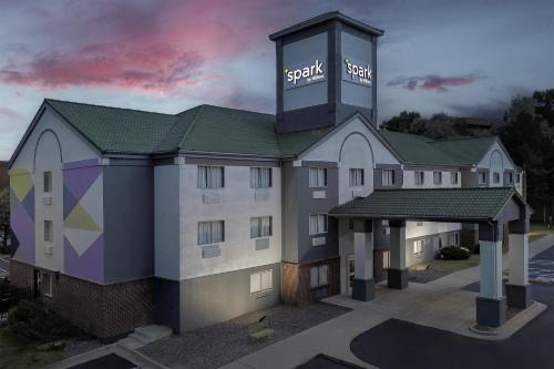 Lakewood Hotel | Spark by Hilton Lakewood Denver Southwest