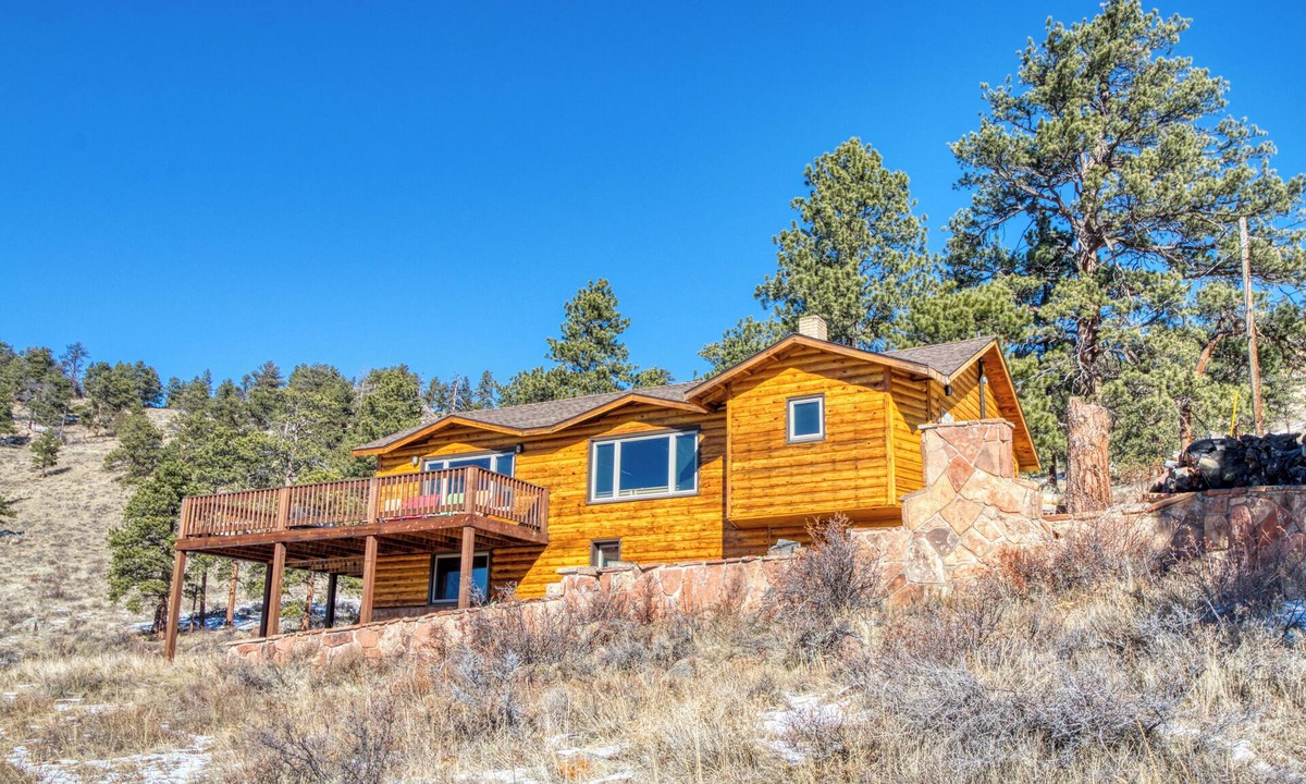 Estes Park Cabin | Spectacular Rocky Mountain views with a furnished deck & gas grill